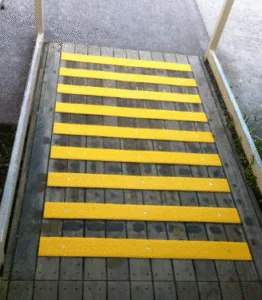 bant kaydırmaz merdiven